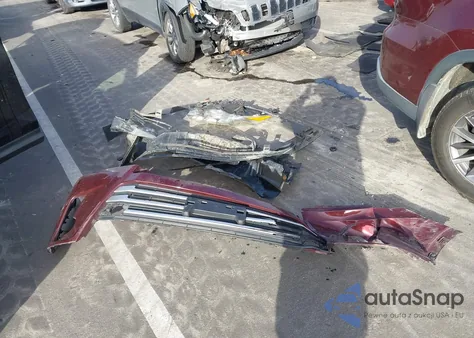 2018 Toyota Highlander Xle z USA, uszkodzony, nr VIN 5TDKZRFH1JS243010